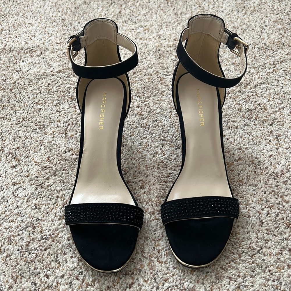 Womens Marc Fisher black heels size 9.